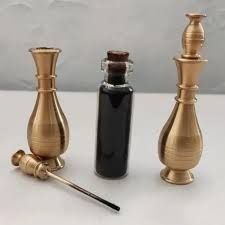 تصویر 2 از سرمه چشم با برس برنجی حرفه ای و کاربرد آسان